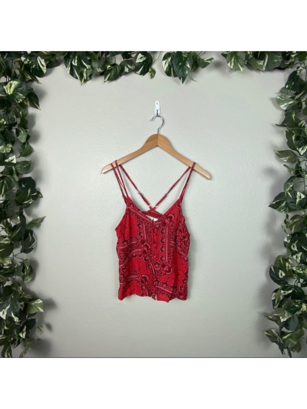Daytrip Buckle Front Button Floral Paisley Tank Top Red Women’s Size S